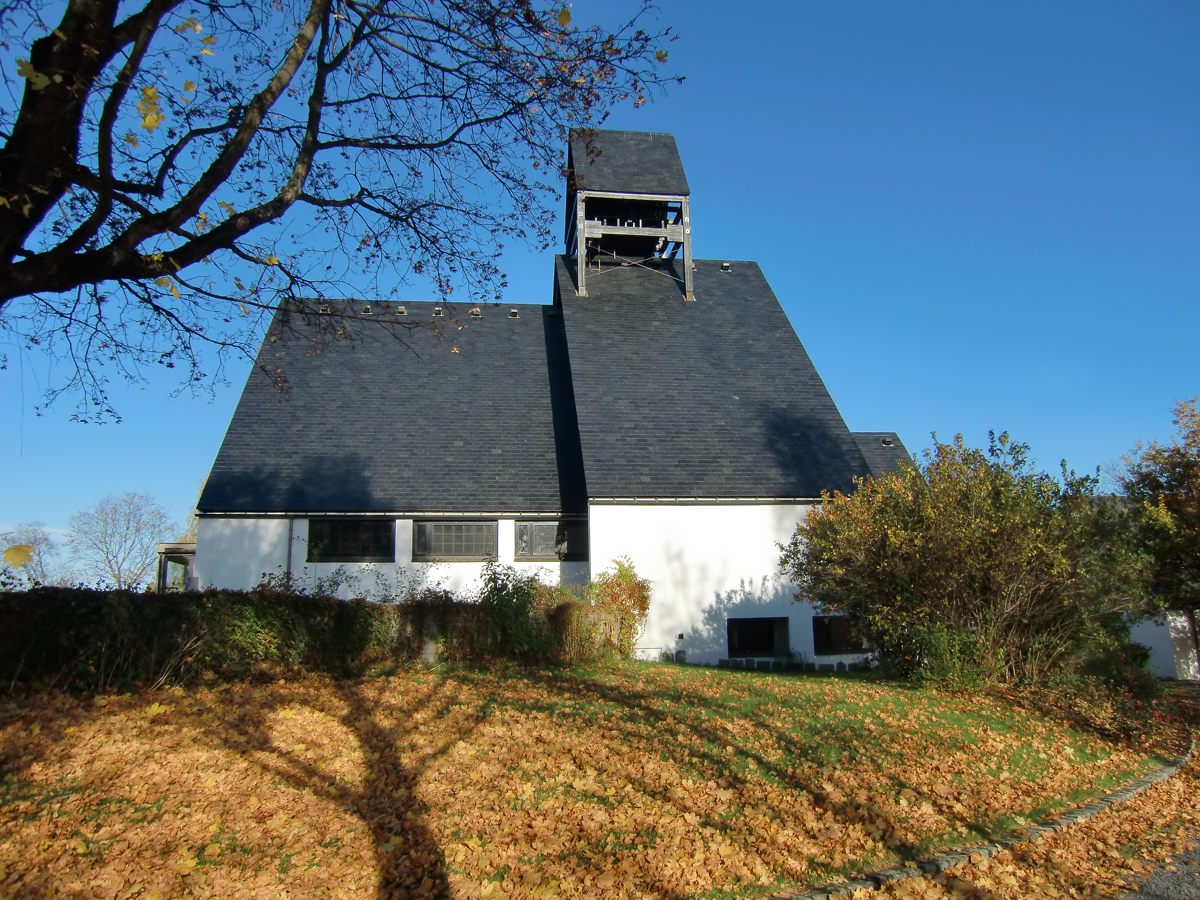 INGEN GUDSTJENESTER i Holmen kirke i november.
