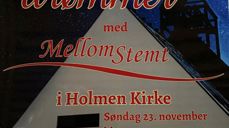 Holmen kirke i kveldsstemning.