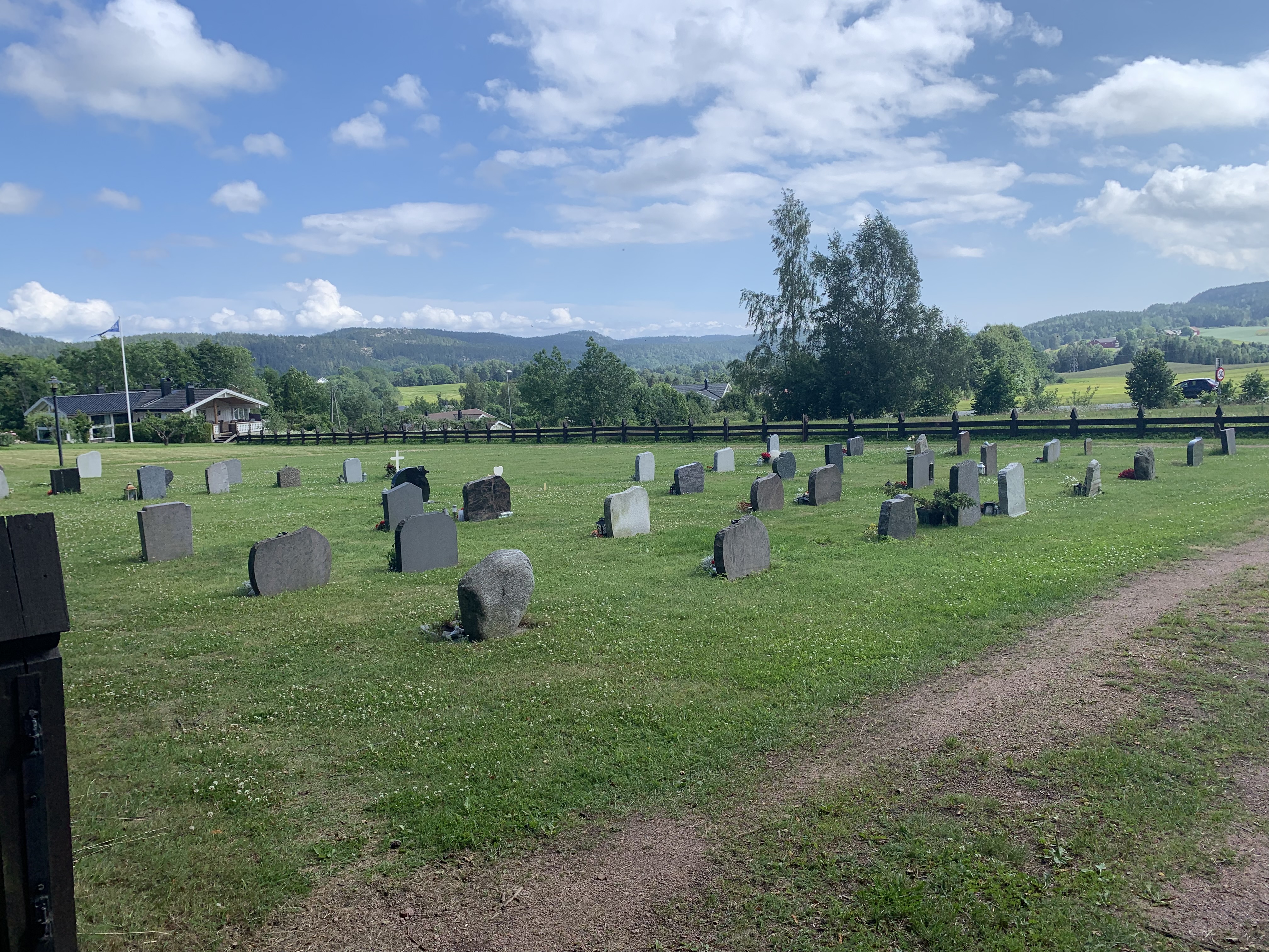 Gravearbeider på Hurum kirkegård