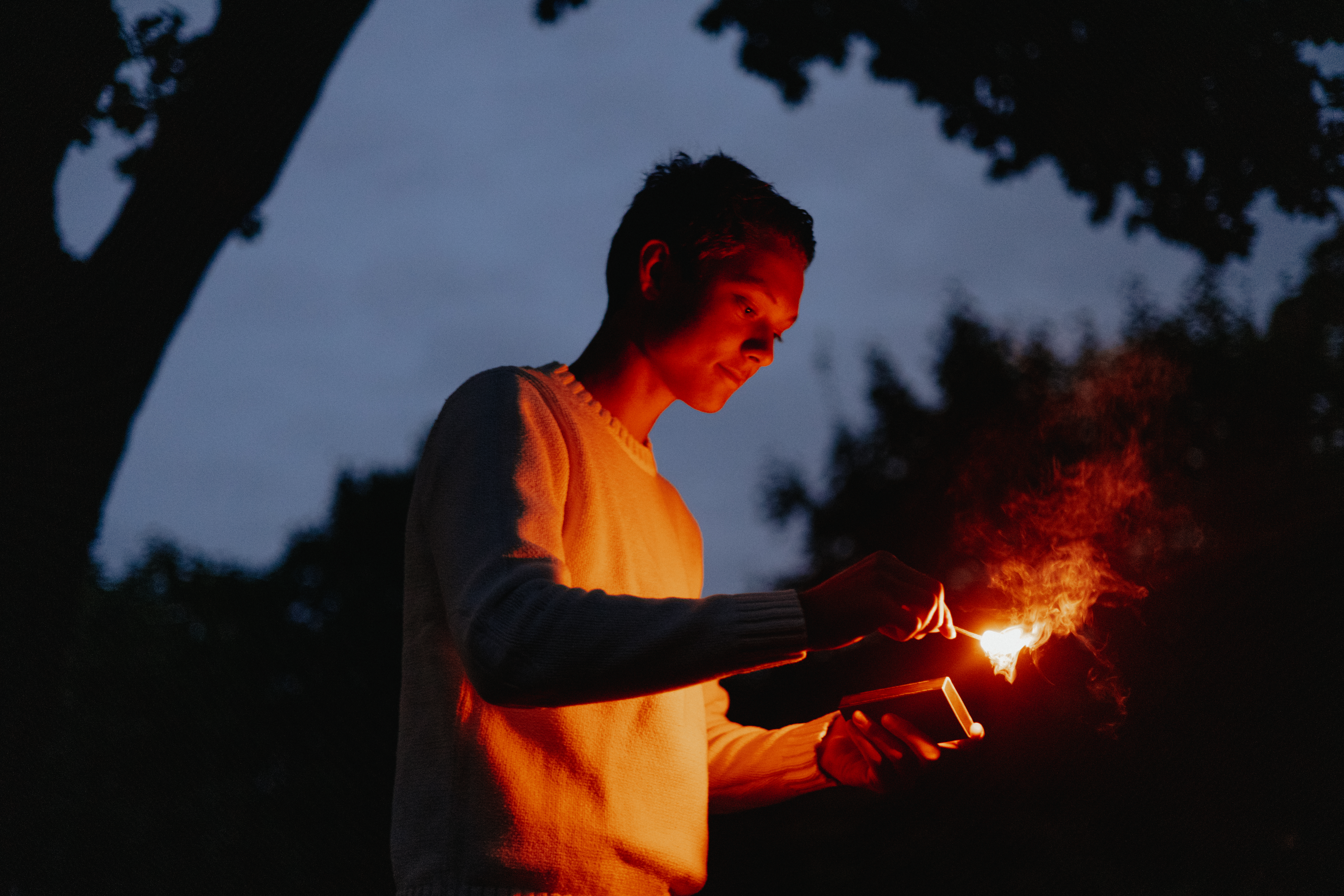 Allehelgensdag er en anledning til ettertanke, og til å tenne lys. Foto: Den norske kirke/Malin Longva