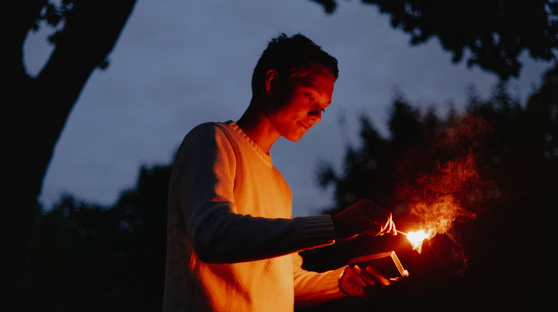 Allehelgensdag er en anledning til ettertanke, og til å tenne lys. Foto: Den norske kirke/Malin Longva