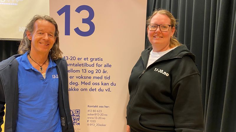 Ragnvald Graff Kjuus og Heidi Merete Borgen Andersen rigger Tid for ungdom, et nytt samarbeids- og dialogforum i Asker. Foto: 13-20 Asker