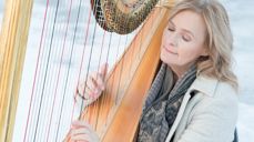 Runi Wold-Kristiansen på harpe