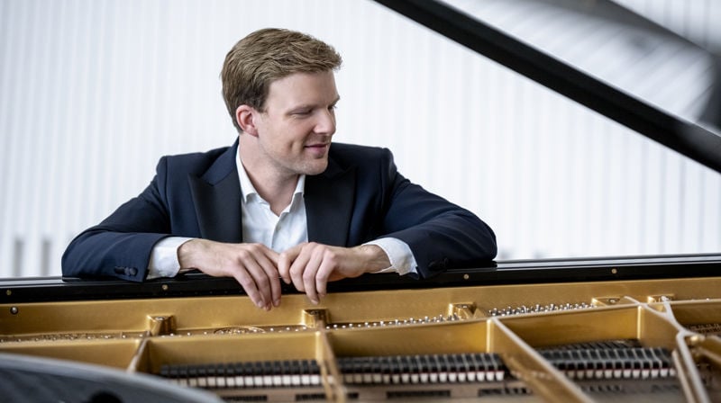 Thormod Rønning Kvam spiller i kunstnerkirken 31. mai. Foto: Per Sollermann