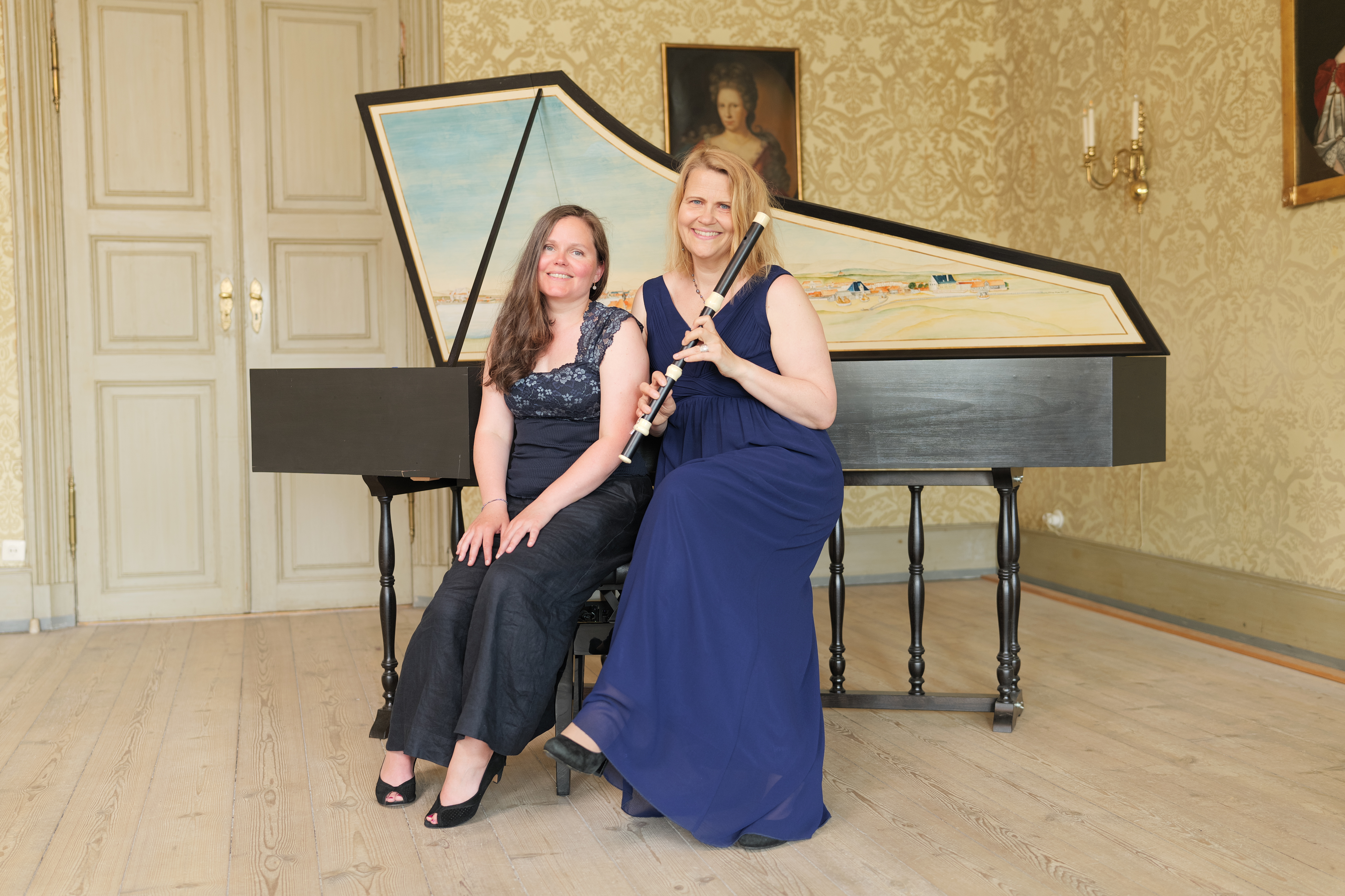 Gunhild Tønder og Torun Torbo til kulturkapellet i Holmsbu. Foto: Eirik Os Simonsen