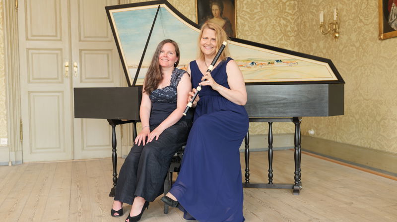 Gunhild Tønder og Torun Torbo til kulturkapellet i Holmsbu. Foto: Eirik Os Simonsen