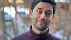 Noman Mobashir gjestet kunstnerkirken sommeren 2025. 26. juli kl. 15 er han tilbake.