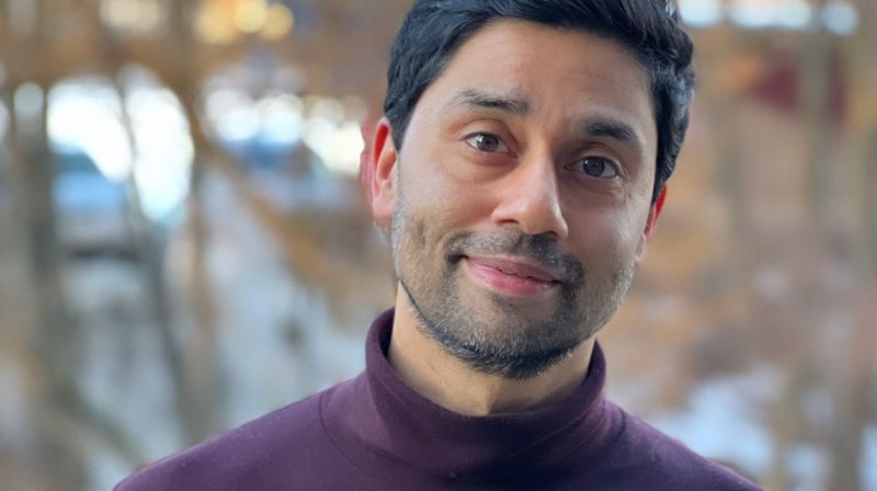 Noman Mobashir gjestet kunstnerkirken sommeren 2025. 26. juli kl. 15 er han tilbake.