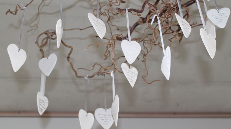 Velkommen til utdeling av bok til 4 åringer og keramikkhjerte med navn og dåpsdato/dåpssted til 1 åringer.