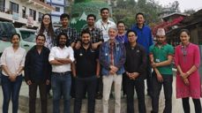 Dette er sykehusets leger og helsearbeidere, i midten foran står Erik Bøhler