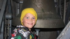 Alle får slå et slag med kirkeklokken