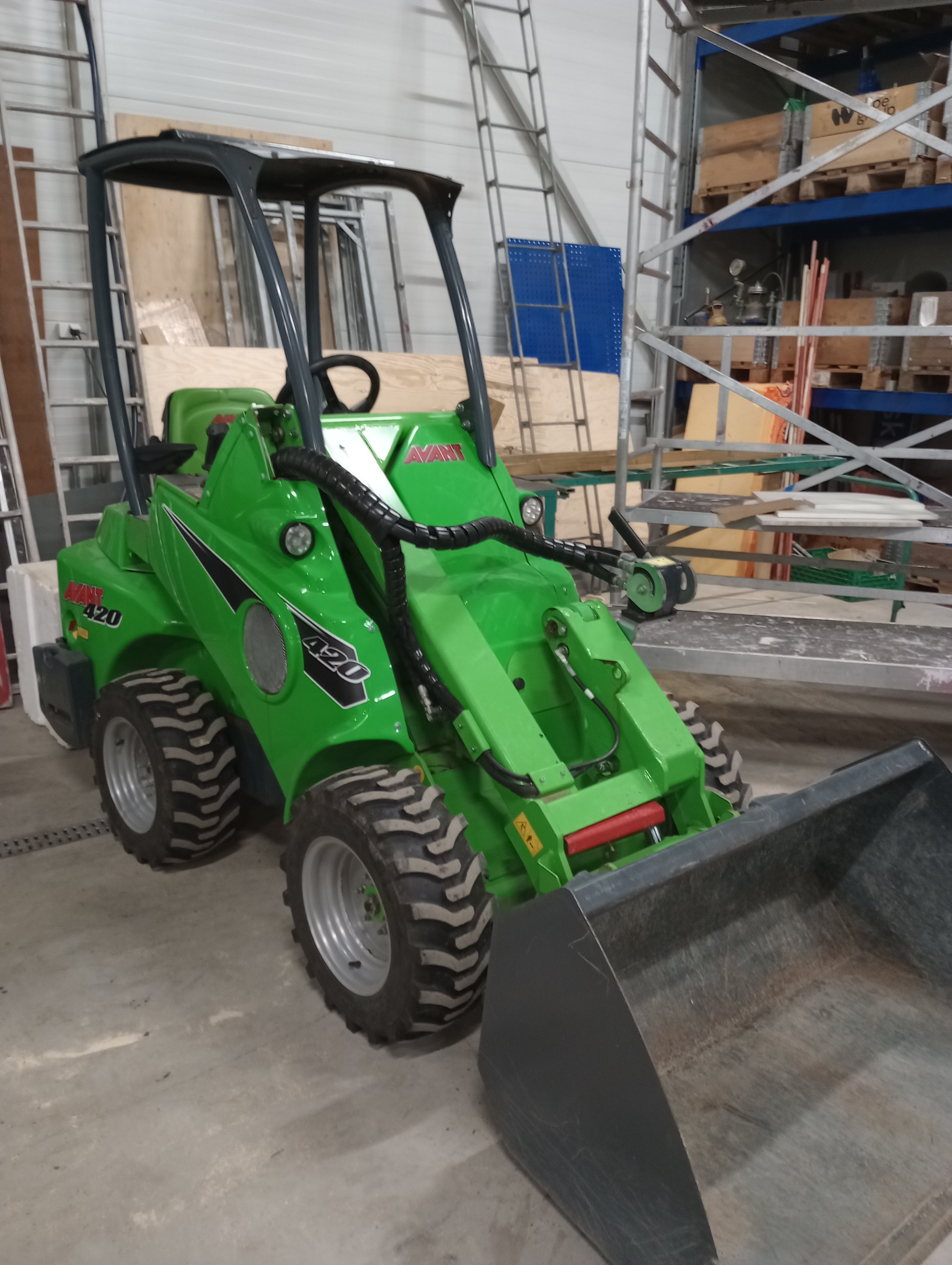 Minilastar (Avant 420) til sals