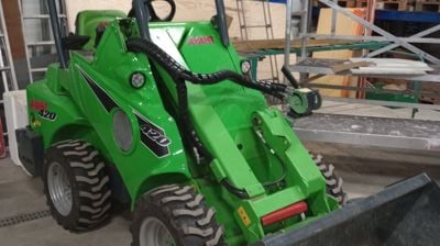 Minilastar (Avant 420) til sals