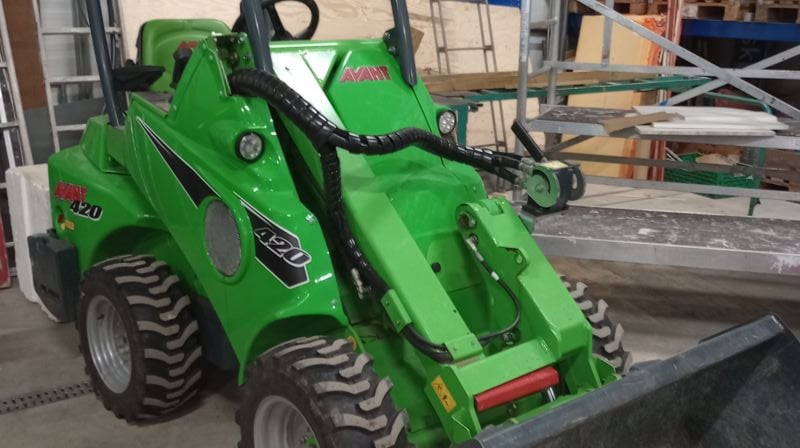 Minilastar (Avant 420) til sals