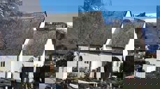 Vangen kyrkje. Arbeid langs veggen på kyrkja