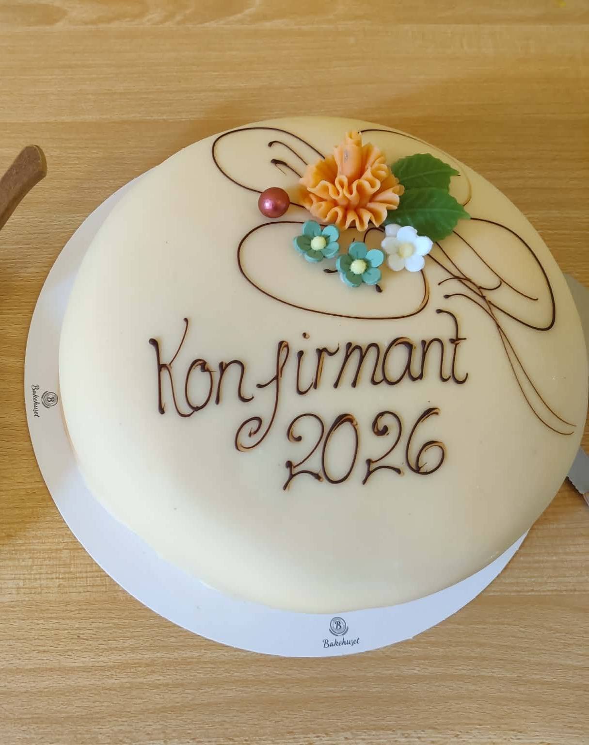 Kake med skrift "Konfirmant 2026"