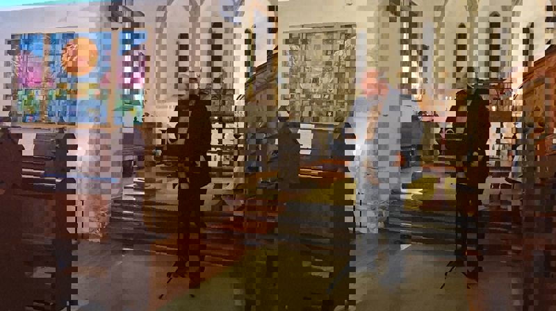 Øyvid Ottesen solosong. Organist Sverre Martin Volle på piano.