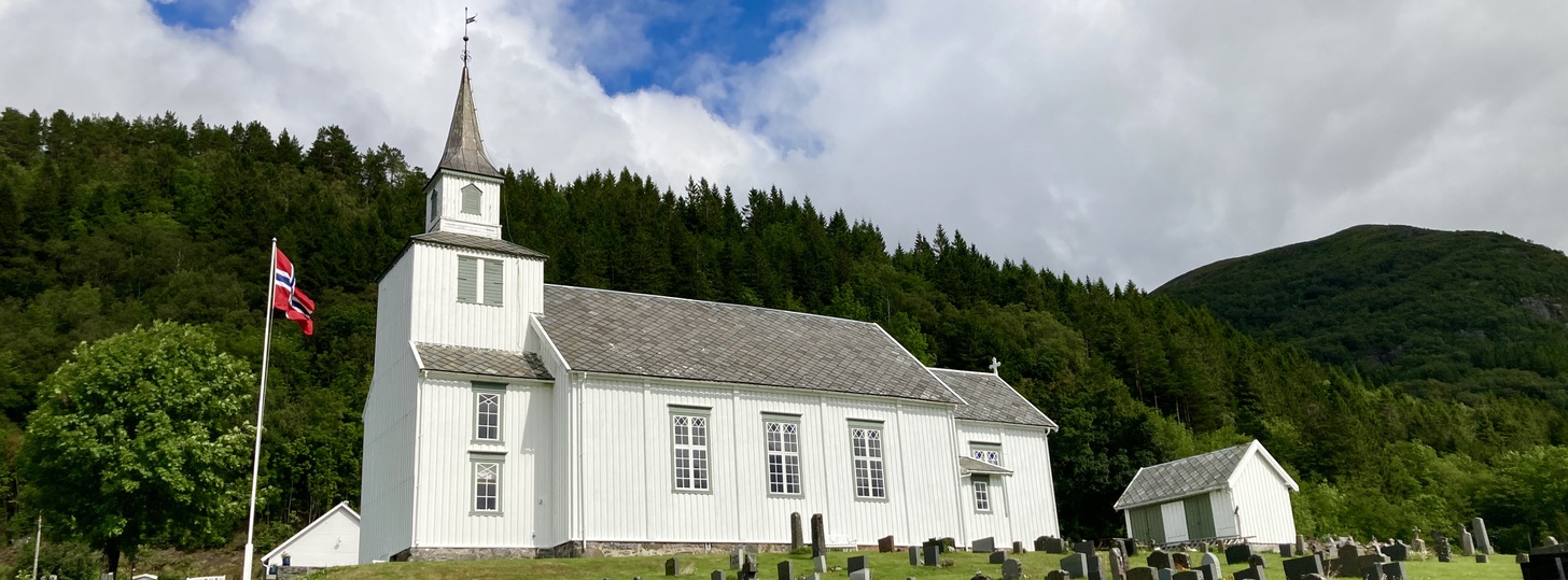 Bildet viser Kornstad kirke