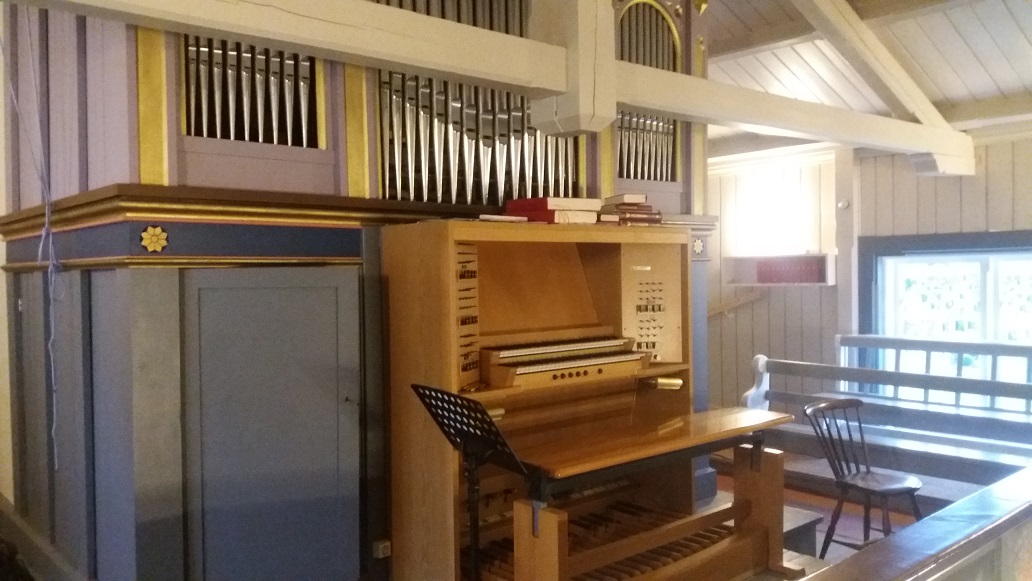 Bildet viser orgelet i Bremsnes kirke