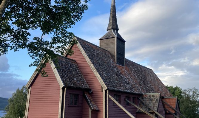 Kvernes stavkirke