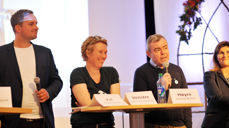 Politikerne kom med mye positivitet og engasjement for kirken i Bergen. F.v. Håkon Pettersen (KrF), Grete Line Simonsen (V), Henning Warloe (H) og Marita Moltu (PDK).)