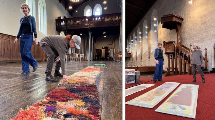 Kunstner Liv Dysthe Sønderland og leder av kunstkomiteen Aashild Grana, under monteringen i Bergen domkirke. Utstillingen åpner første pinsedag og henger til slutten av august.