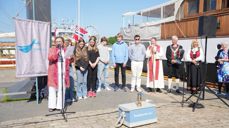 Skodespelar Ragnhild Gudbrandsen las dikt av Jon Fosse då verdiseglasen kom til Bergen. Også ordførar Marit Warncke, fylkesordførar Jon Askeland, pilegrimsprest Einar Vegge og ungdommar frå Bergen deltok i markeringa.