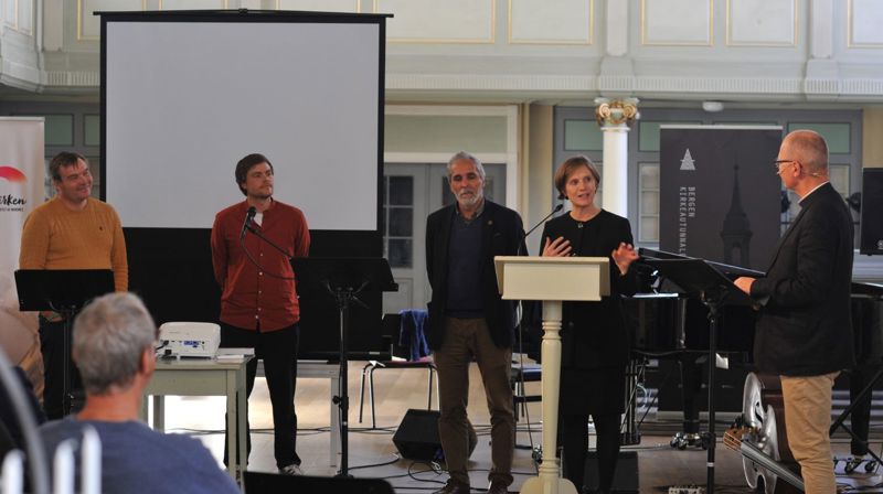 Panelsamtale under Nykirkenseminaret i september, der vi snakket med blant andre statsråd Kjersti Toppe om kirkebygg og ulike bruksområder.