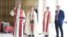 Prest i Sædalen, Leidulf Øy, er klar for å ta Sædalen kirke i bruk! Her under grunnsteinsnedleggelsen i april i år, sammen med biskop Ragnhild Jepsen, prost Kristin Litlere og kirkebyggsjef Arne Tveit.