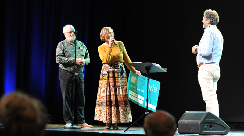 Pionerprisen gikk til klubbarbeidet i Åsane menighet for mennesker med psykisk utviklingshemming. Prisen ble mottatt av ansatte i menigheten.