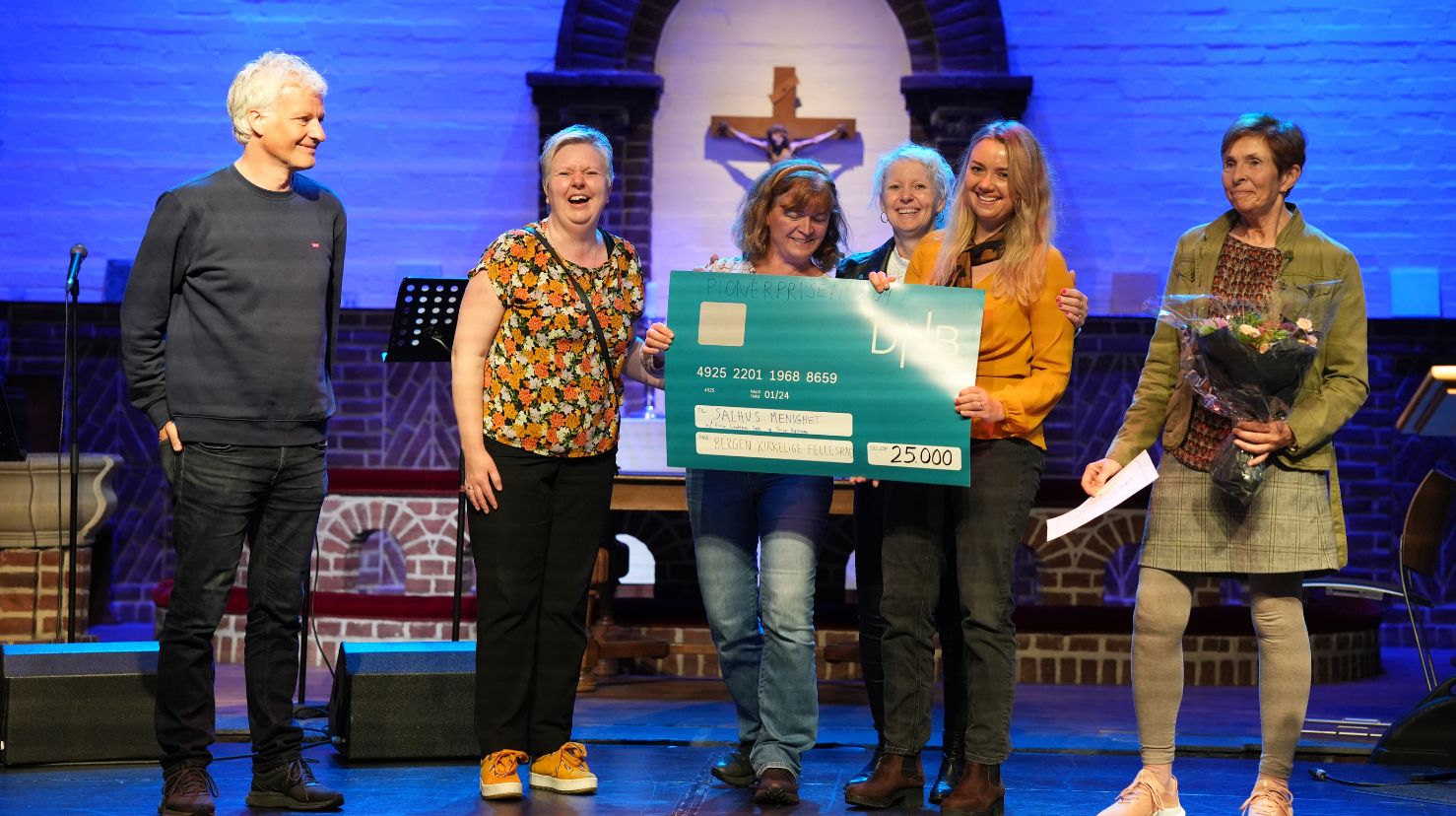 Salhus menighet feiret 100-årsjubileume i 2024, og vant pionérprisen for den egenproduserte adventskalenderen sin. 