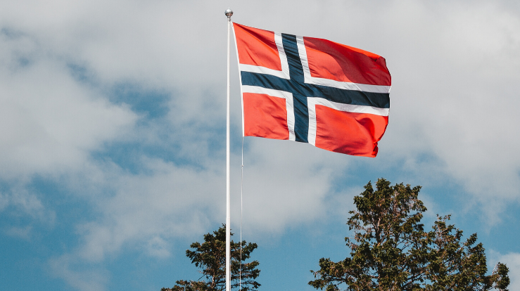 Velkommen til kirken på 17. mai! Foto: Unsplash