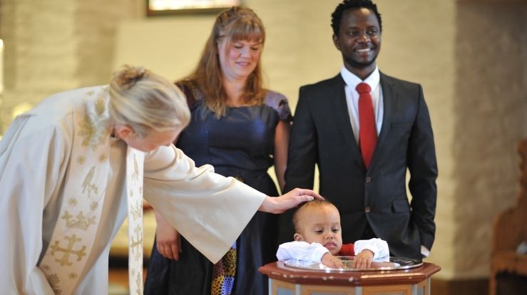 Det er dåp hver søndag i kirkene våre. Velkommen!