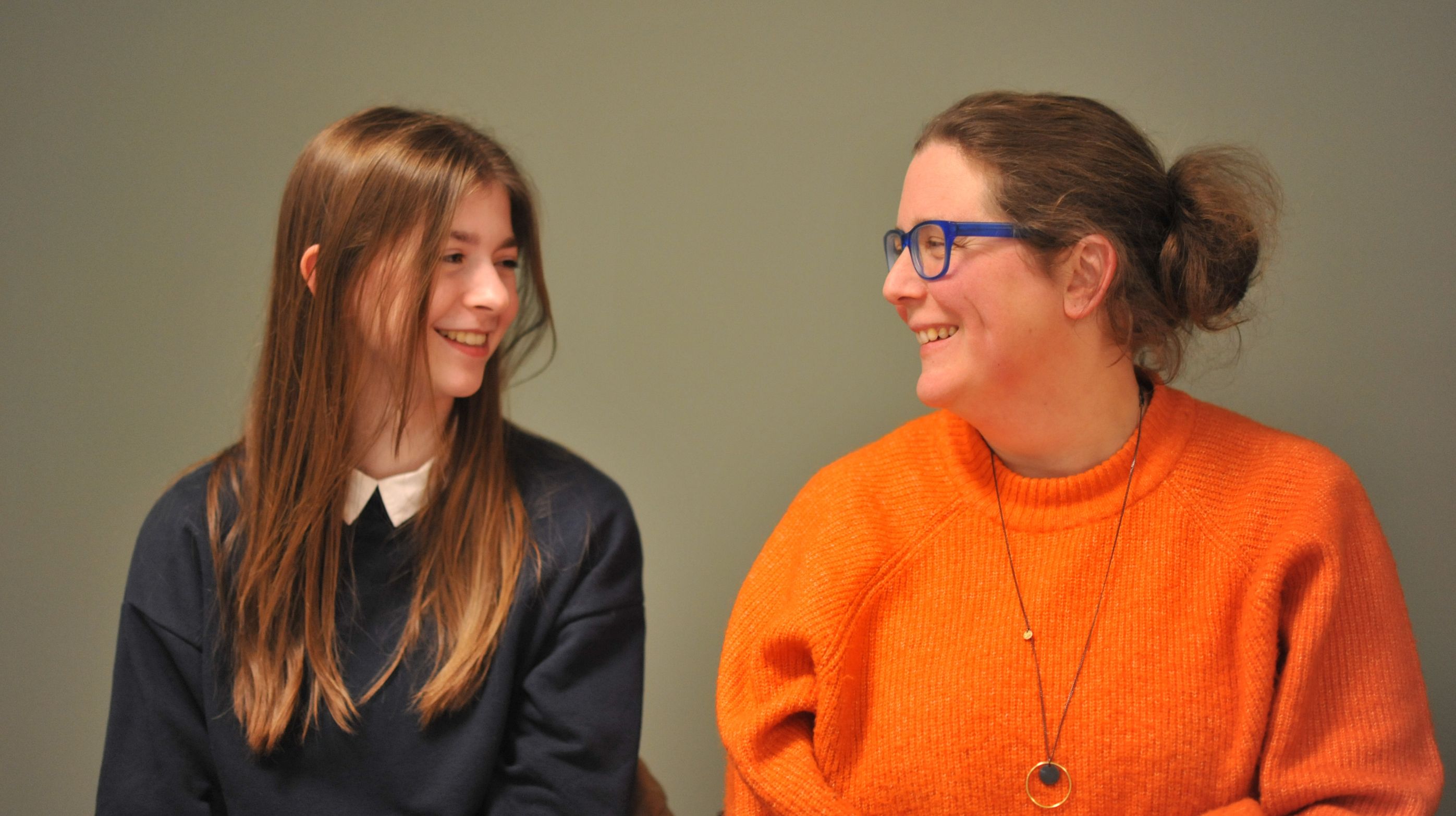 Praktikant Amanda Elisabeth Wahlen sammen med orgelmentor Tonje Eriksen, kantor i Biskopshavn menighet.