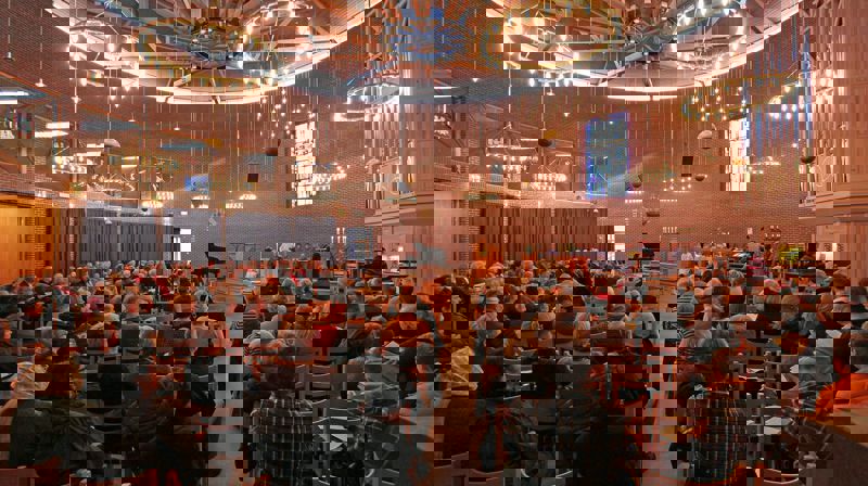 Fullsatt Åsane kirke