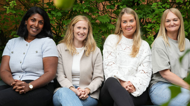 Ungdomsdiakonene i Bergen. Fra venstre: Isabel Wiig, Marie Aasheim Grosås, Susanne Tafjord Eriksen og Solgunn Philippine Smith. Foto: Gyrid Cecilie Nygaard