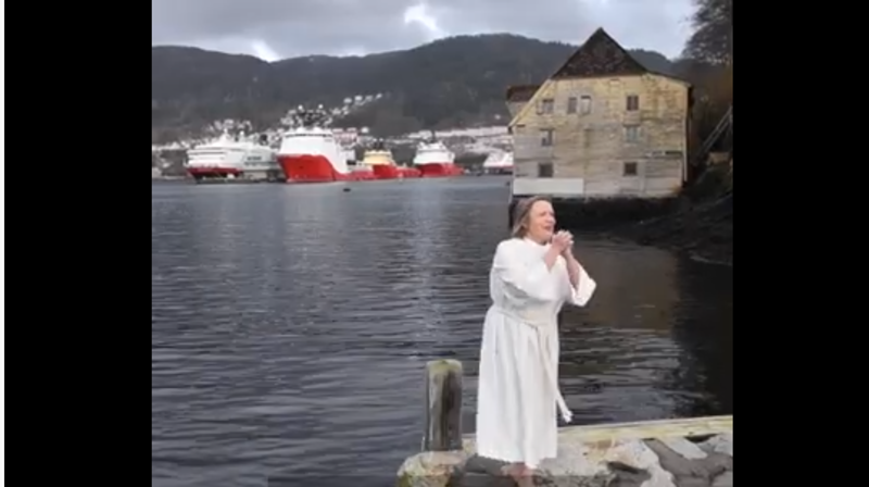 Hopper i havet for rent vann