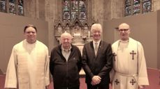 F.v: Sogneprest Hans Jørgen Morvik, leder i menighetsrådet Rune Valderhaug, fylkesordfører Jon Askeland, domprost Gudmund Waaler. Foto: Ann-Elin Dyrøy