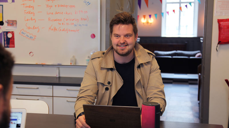 RAUSHET OG ENGASJEMENT:  - Som frivillig tar man del i et felleskap, man tar del i det å vise omsorg og omtanke til folk rundt seg, sier JB. 