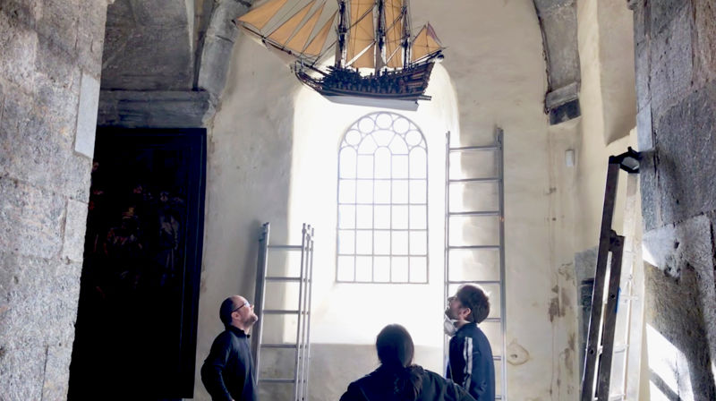 Det gamle kirkeskipet har fått store vannskader i forbindelse med lekkasjen i Mariakirken. Antikvarer er i gang med arbeidet for å finne ut hvordan skipet best kan restaureres.