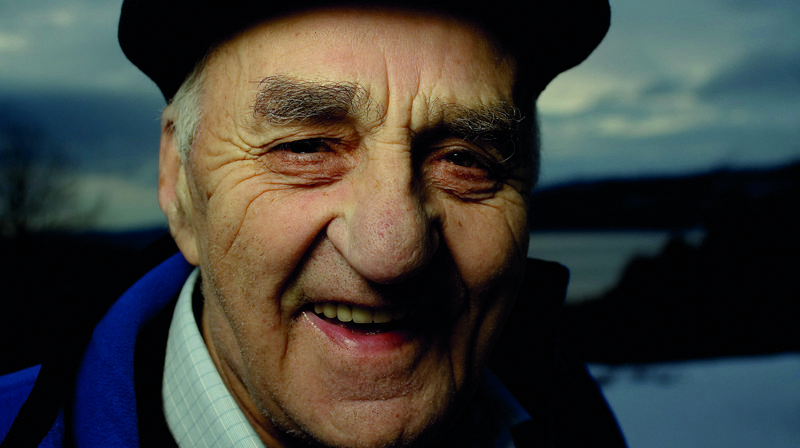 Et møte med Joralf Gjerstad - bedre kjent som Snåsamannen. Hør ham fortelle om sitt liv i Bergen domkirke torsdag 19. september. FOTO: Gyldendal