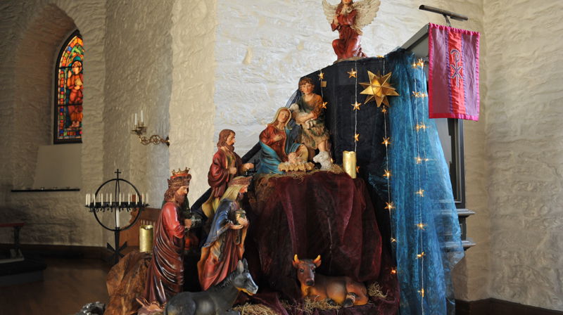 2 år: JULESKATTEN- Krybbevandring i kirken
