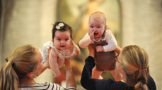 Babysang i Birkeland kirke er kjekt for både barna og foreldrene. Foto: Gyrid Cecilie Nygaard.