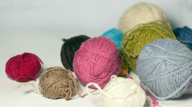 Vi har en strikke / håndarbeidscafe i kirkestua !