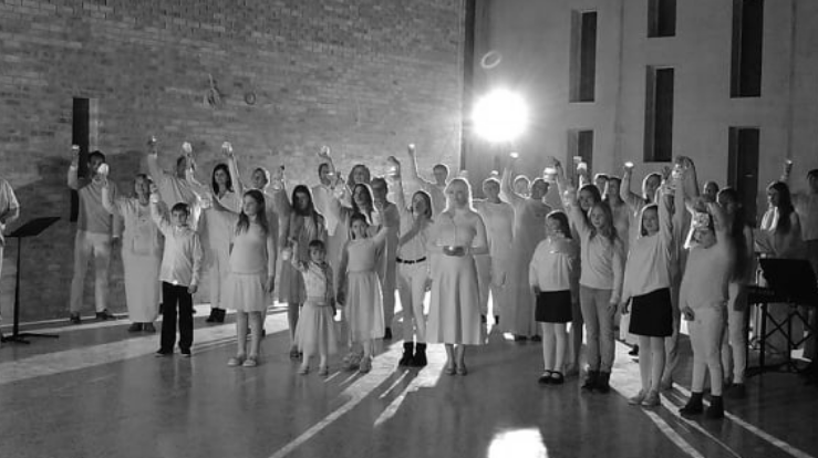 Koret "Mission Choir" spiller inn musikkvideo til “Õnnistegija” i november 2020.