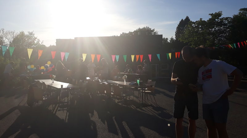 13 år: grillfest på nattkafe