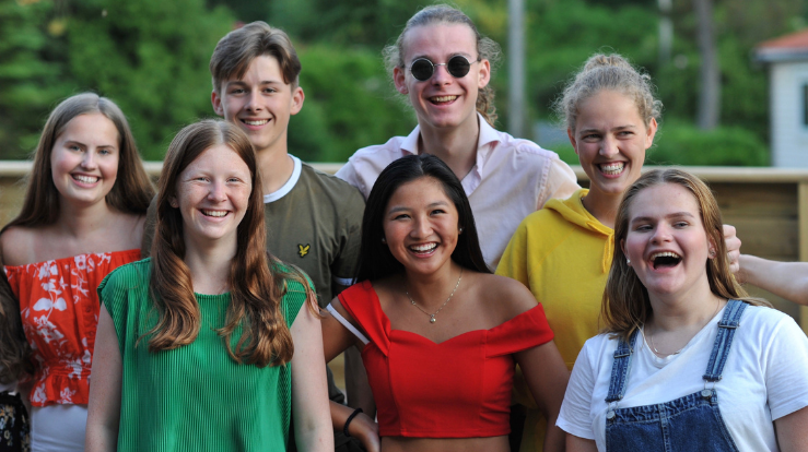 God stemning blant ungdomslederne når den årlige sommerfesten går av stabelen. Foto: Gyrid Cecilie Nygaard. 