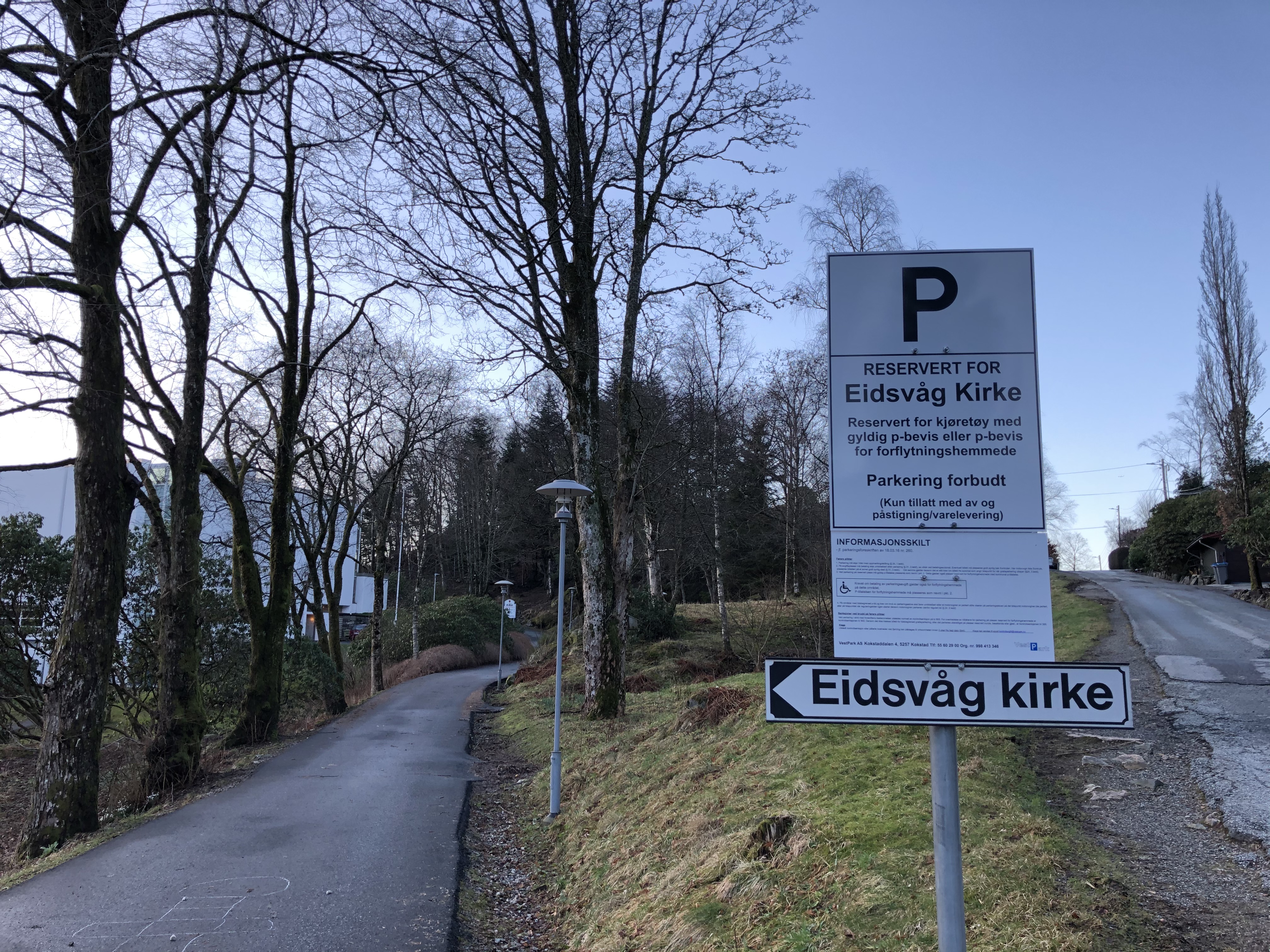 Nye parkeringsregler ved Eidsvåg kirke