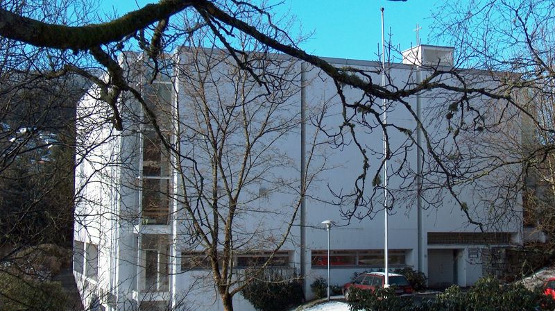 Avlyser alle aktiviteter i Eidsvåg kirke