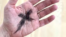 Tegnet kors i hånden